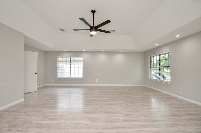 Building Photo - 22018 Grand Forks Dr