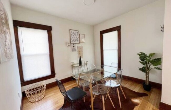 Building Photo - 1119 E Fulton St