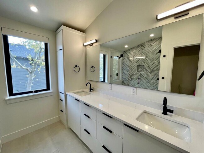 Building Photo - 1309 Palo Duro Rd