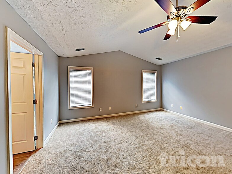 Building Photo - 726 Westbury Dr