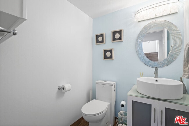 Building Photo - 6505 Dume Dr