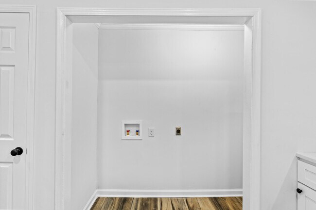 Building Photo - 317 Ross Ave