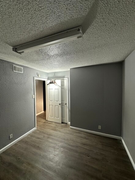 Building Photo - 10100 Brownie Dr