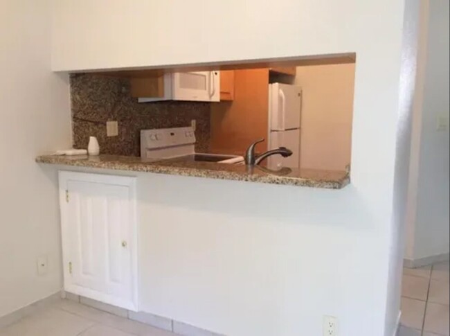 Building Photo - 14004 SW 93rd Ln
