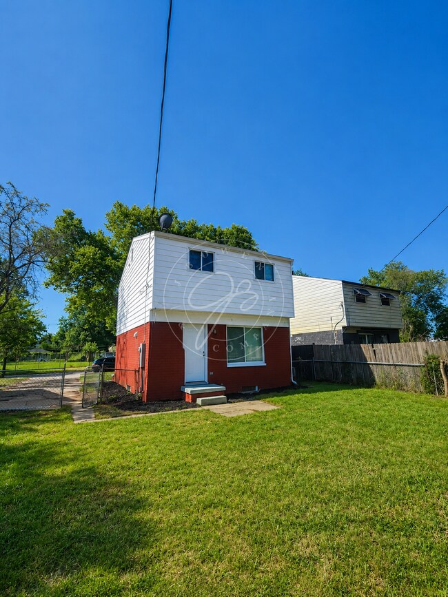 Building Photo - Fully updated like new inside! Central Air! Convenient location!