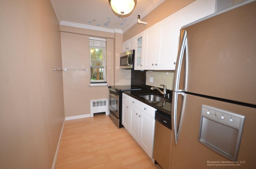 Building Photo - 145 Pinckney St