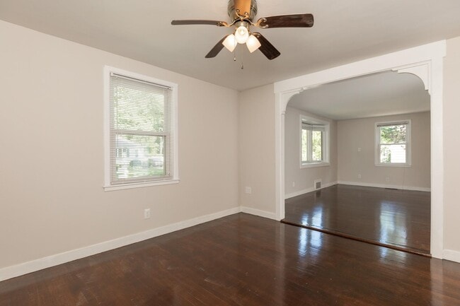 Building Photo - 400 Colonial Dr