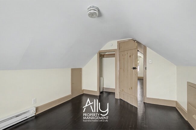 Building Photo - 2550 Woodland Dr