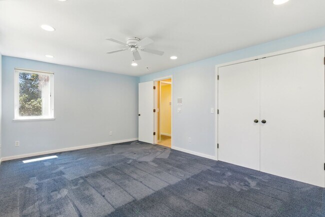 Building Photo - Gorgeous 4 bedroom home in Greenbrae with ...