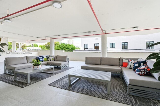 Building Photo - 280 SW 20th Rd