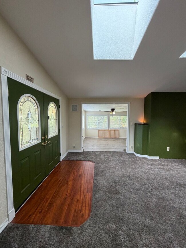 Building Photo - Rare 3-Acre 3BR Home in South Salem – Shops, Workspace & Greenhouses