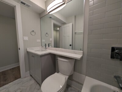 Building Photo - 1212 N La Salle Dr