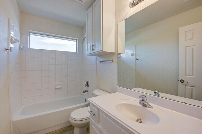 Building Photo - 32403 Cross Spring Park Ln