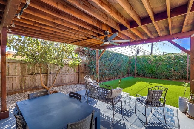 Building Photo - 6504 W 84th Pl