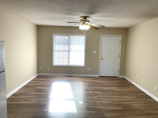 Building Photo - 2 Bedroom, 2 Baths Duplex Apartment for Rent with Unfinished Basement