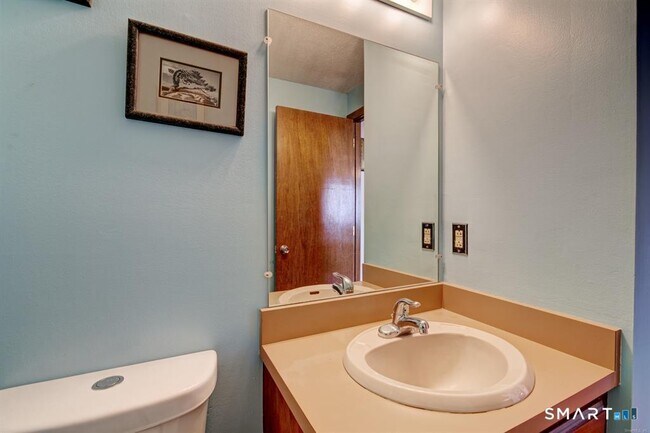 Building Photo - 6 Oak Forest Dr