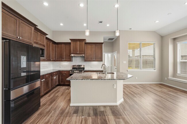 Building Photo - 8422 Bay Orchard Dr