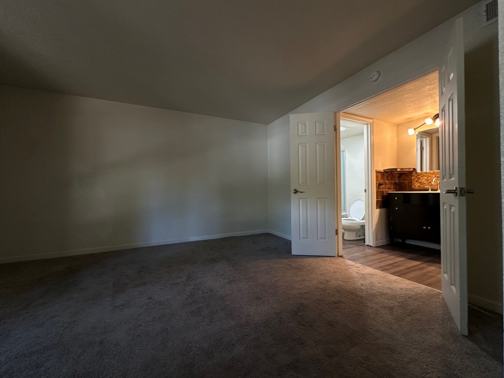 Building Photo - 2422 Larkspur Ln