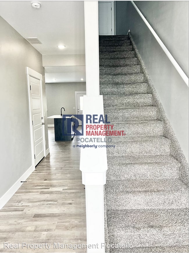 Building Photo - 3 br, 2.5 bath House - 189 Park Lawn #7