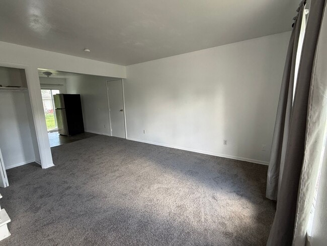 Building Photo - Updated 2-Bedroom Apartment in Gahanna School District