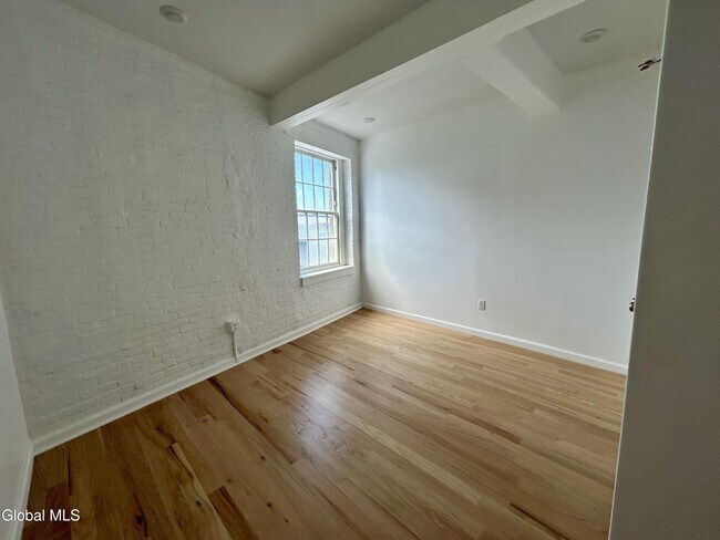 Building Photo - 155 River St