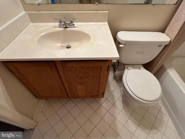 Building Photo - 18002 Sunset Lake Ct