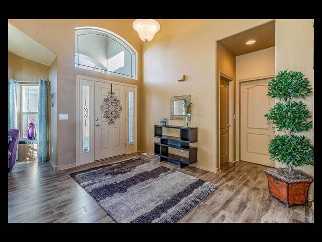 Building Photo - Fully Furnished home ** 1 to 2 month short term lease**