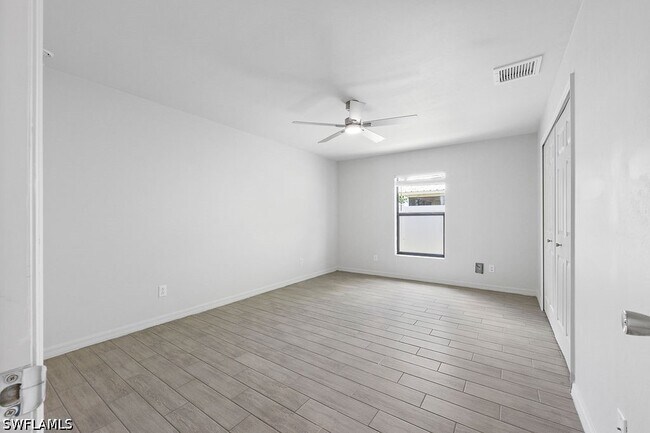 Building Photo - 3429 SW 8th Pl