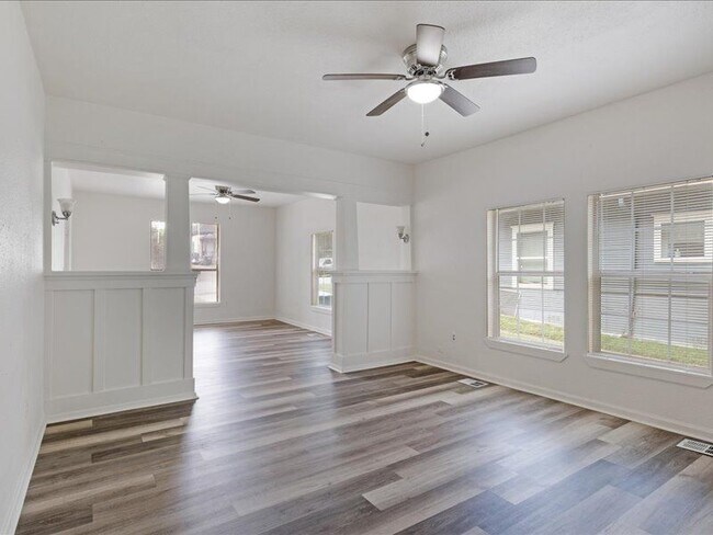 Building Photo - 533 E Woodard St