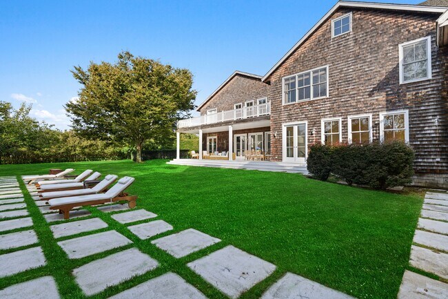 Building Photo - 244 Flying Point Rd