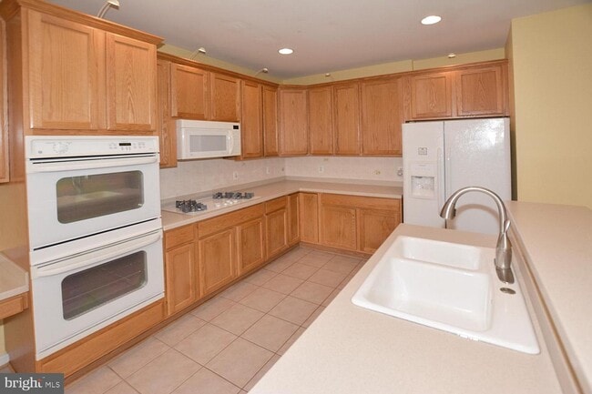 Building Photo - 43088 Shadow Terrace