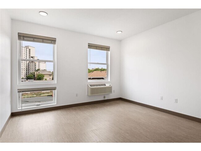 Building Photo - 2810 Park Ave