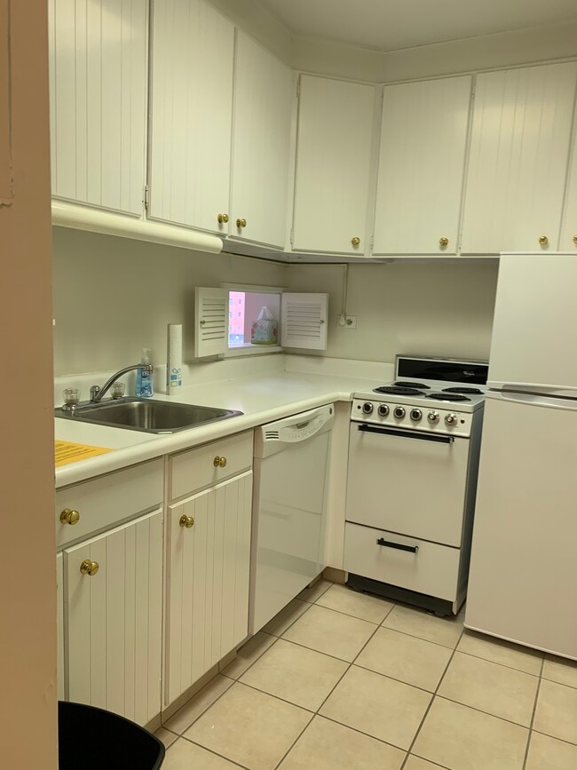 Building Photo - 112 Washington Pl