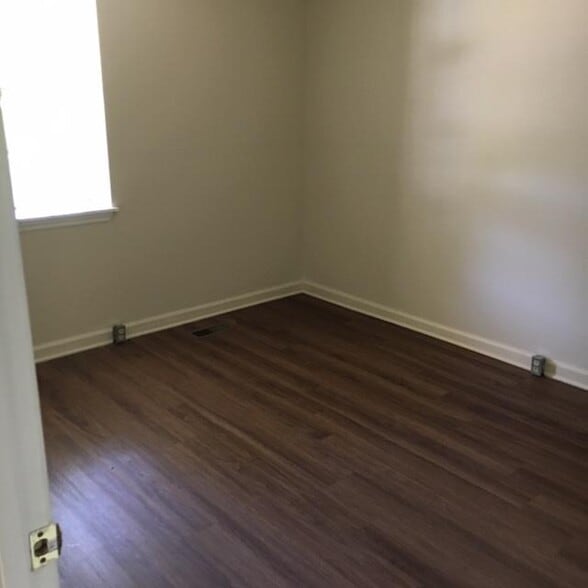 Bedroom - 813 W Greenwood Ave