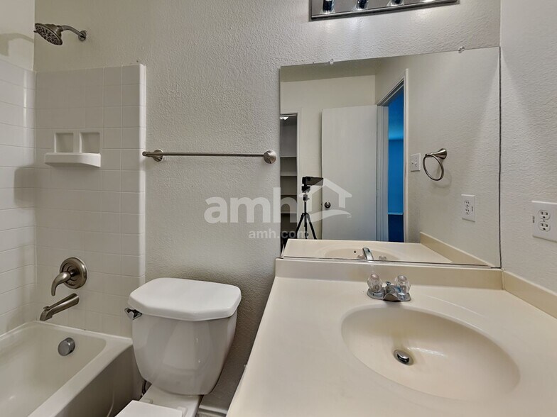 Building Photo - 2509 Margaret Ln