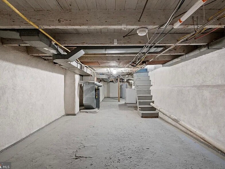 Building Photo - 1301 Lancaster Ave
