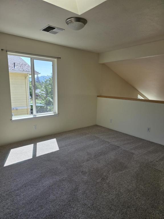 Building Photo - 1020 NE Hefley St