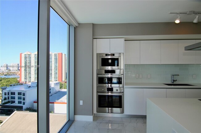 Building Photo - 300 Sunny Isles Blvd