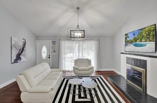 Building Photo - 502 Rambling Dr Cir