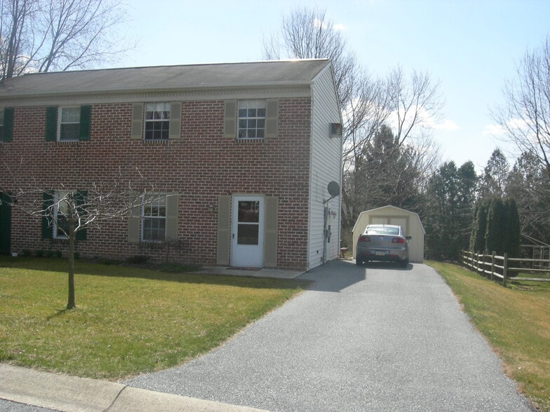 Primary Photo - 604 Bernhard Ave