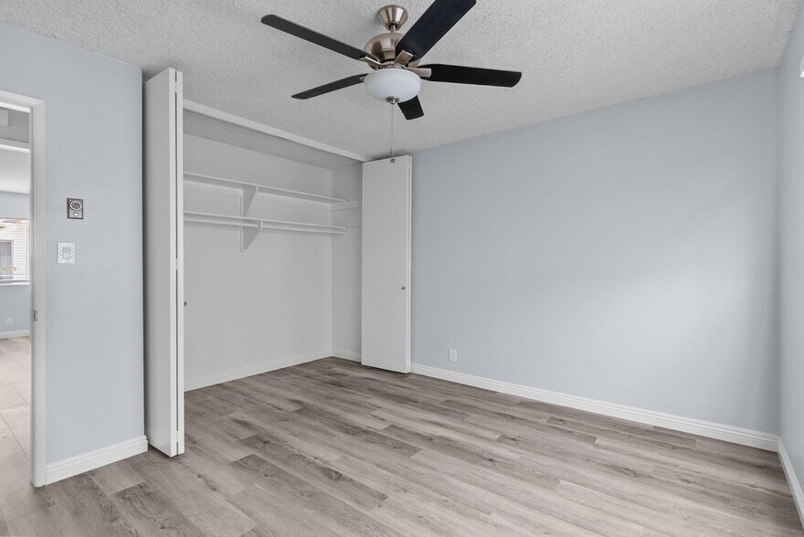 Building Photo - 425 Gaviota Ave