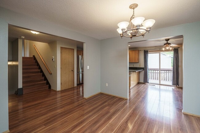 Building Photo - 3 Bedroom 2.5 Bath with workshop and fence...
