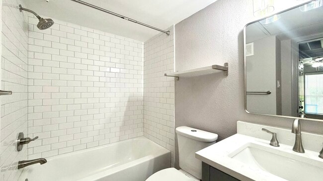 Building Photo - 1311 Antoine Dr