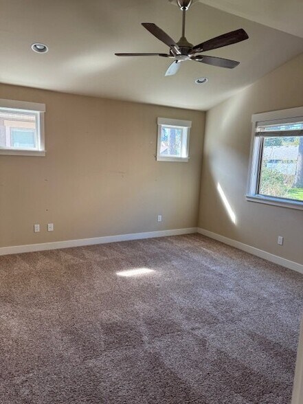 Building Photo - 15324 50th Pl W