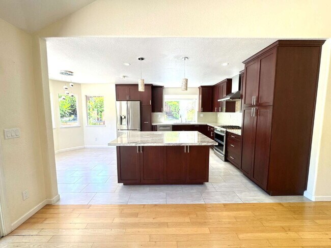 Building Photo - Bright 4 Bedroom San Jose Home With Tall Ceilings