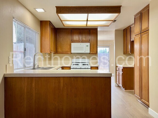 Building Photo - 10594 Dabney Dr