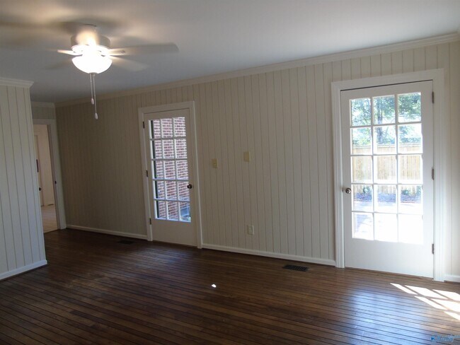 Building Photo - 3317 Lookout Dr SE