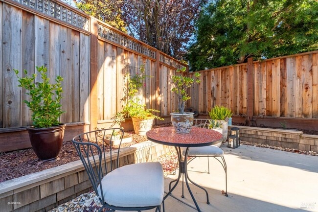 Building Photo - 517 Leafhaven Ln