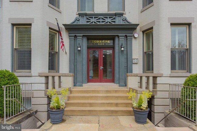 Building Photo - 424 East Capitol St NE