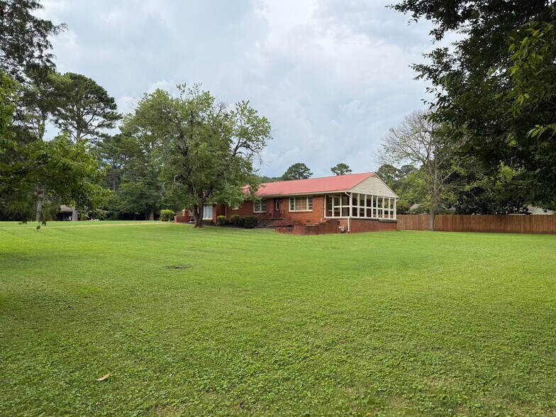 Primary Photo - 7105 Whitesburg Dr SE